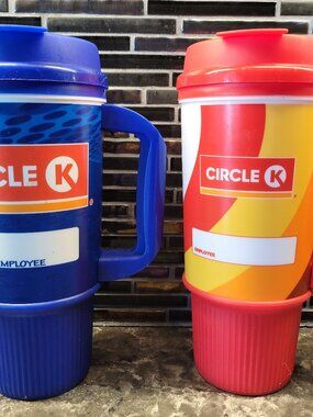 CIRCLE K GAS STATION EMPLOYEE TRAVEL MUG TUMBLER BLUE RED WHIRLEY DRINK SET OF 2